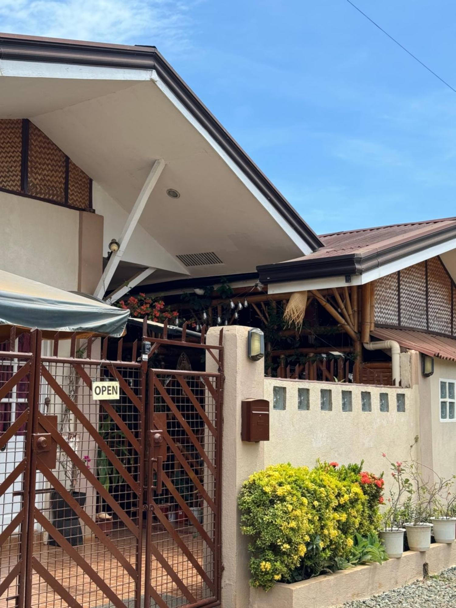 Villa Skanderbeg Guest House Puerto Princesa Buitenkant foto