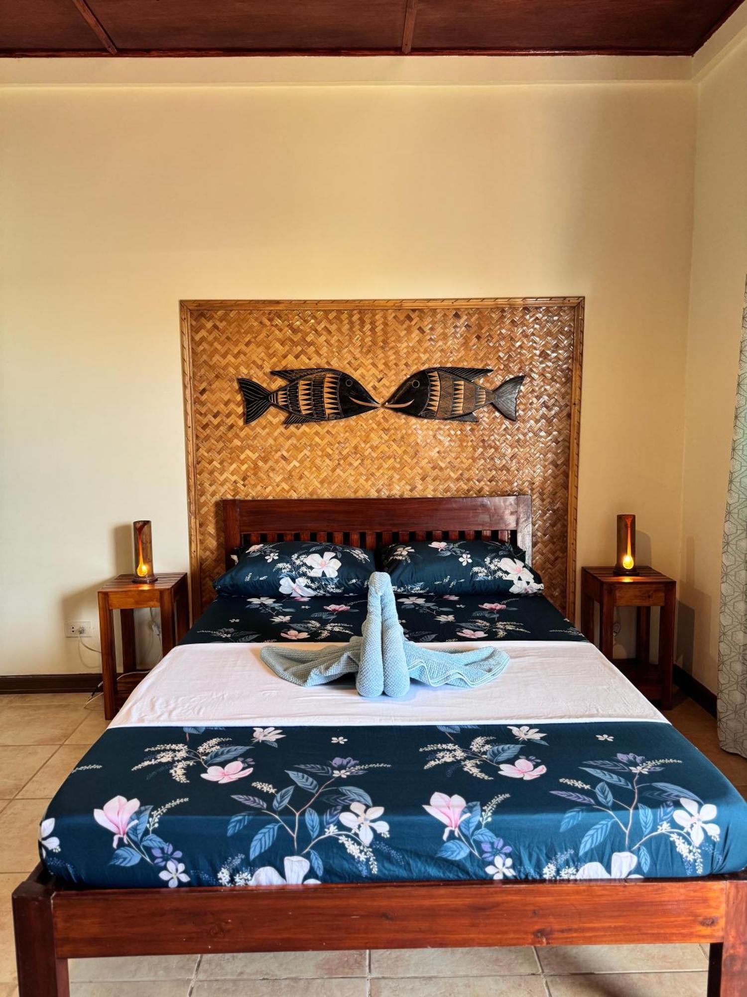 Villa Skanderbeg Guest House Puerto Princesa Buitenkant foto
