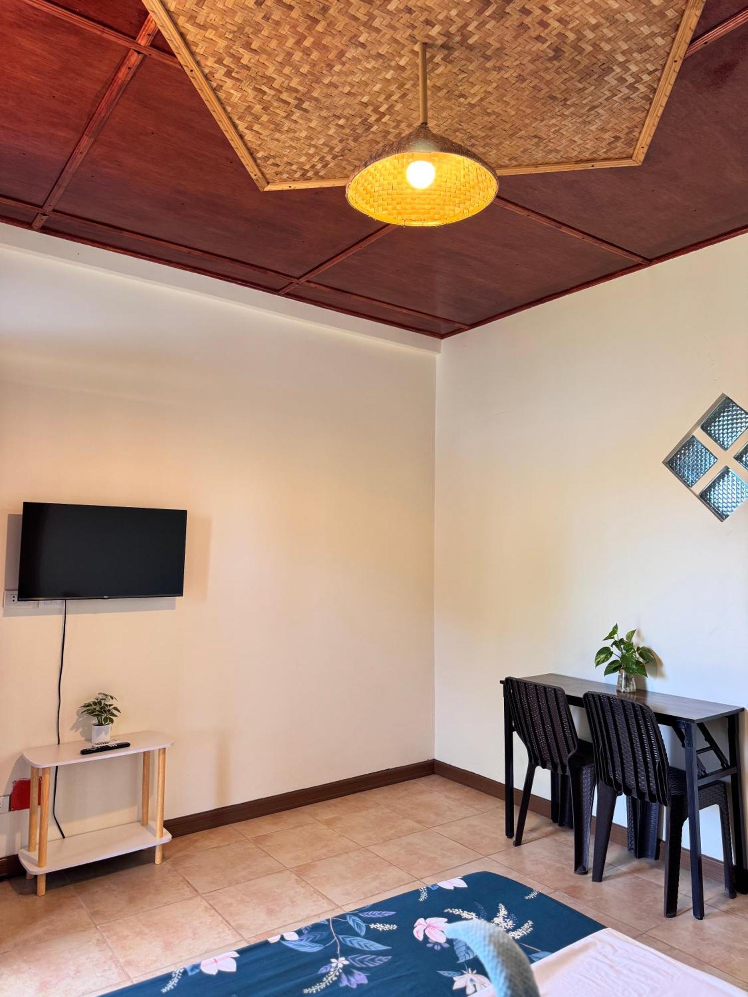 Villa Skanderbeg Guest House Puerto Princesa Buitenkant foto