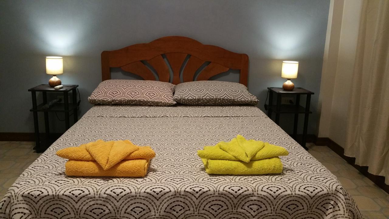 Villa Skanderbeg Guest House Puerto Princesa Buitenkant foto