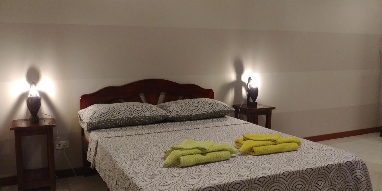 Villa Skanderbeg Guest House Puerto Princesa Kamer foto