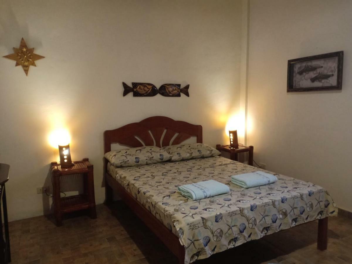 Villa Skanderbeg Guest House Puerto Princesa Buitenkant foto